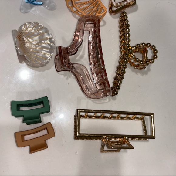 Assorted Hair Clips Set (9) - Picture 6 of 7